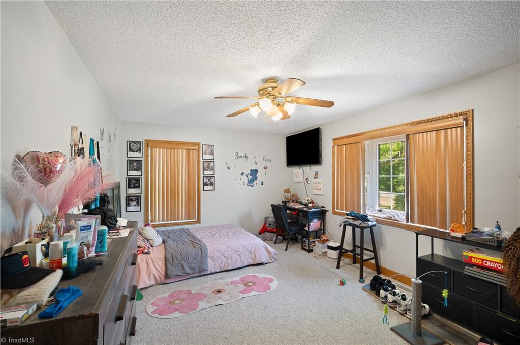 1056 Hasty School Road Thomasville, NC 27360 - Photo 15 of 50