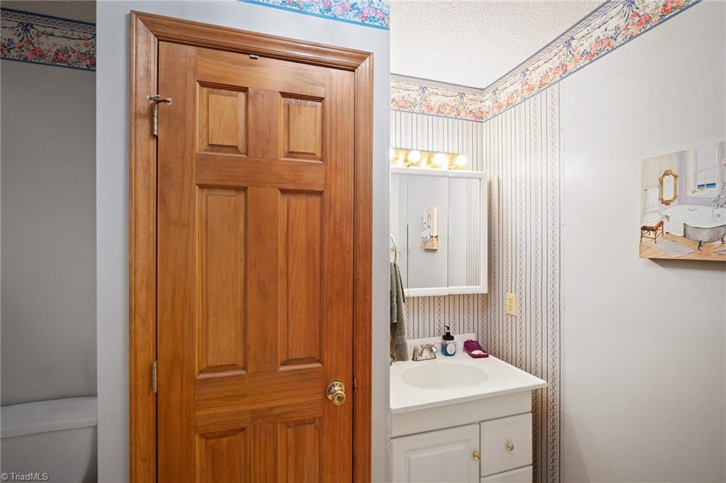 1056 Hasty School Road Thomasville, NC 27360 - Photo 22 of 50