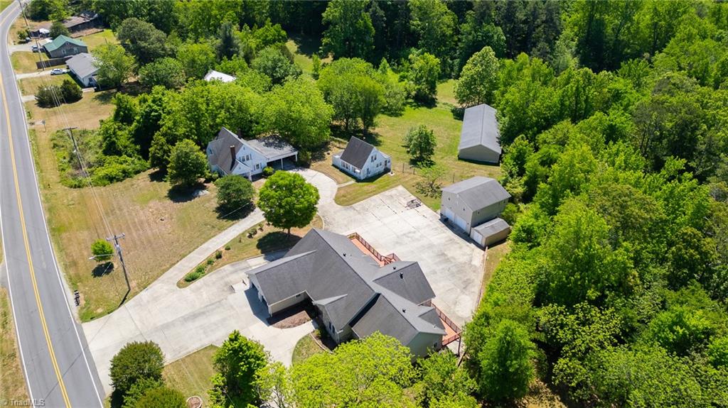 1056 Hasty School Road Thomasville, NC 27360 - Photo 4 of 50