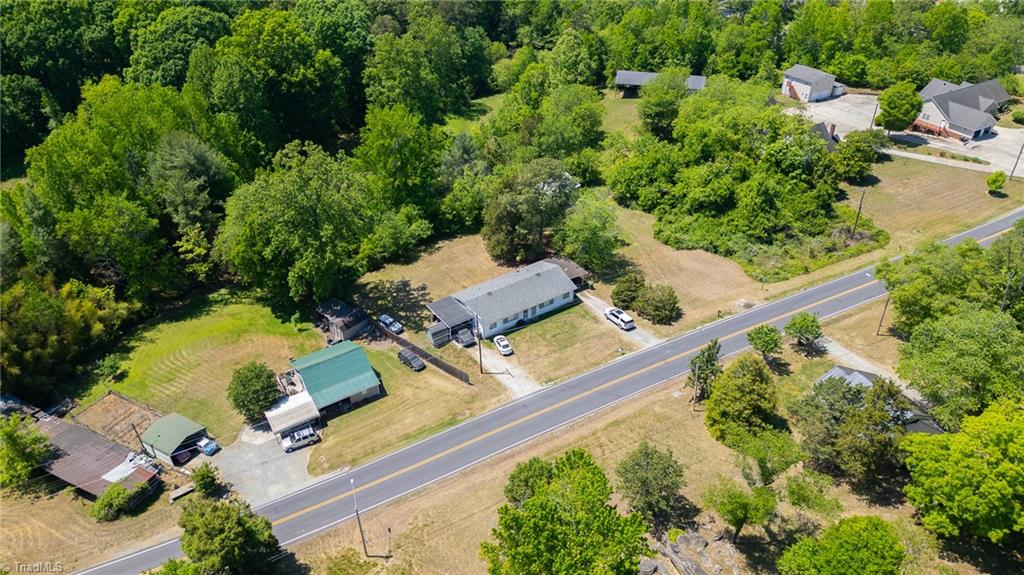 1056 Hasty School Road Thomasville, NC 27360 - Photo 5 of 50
