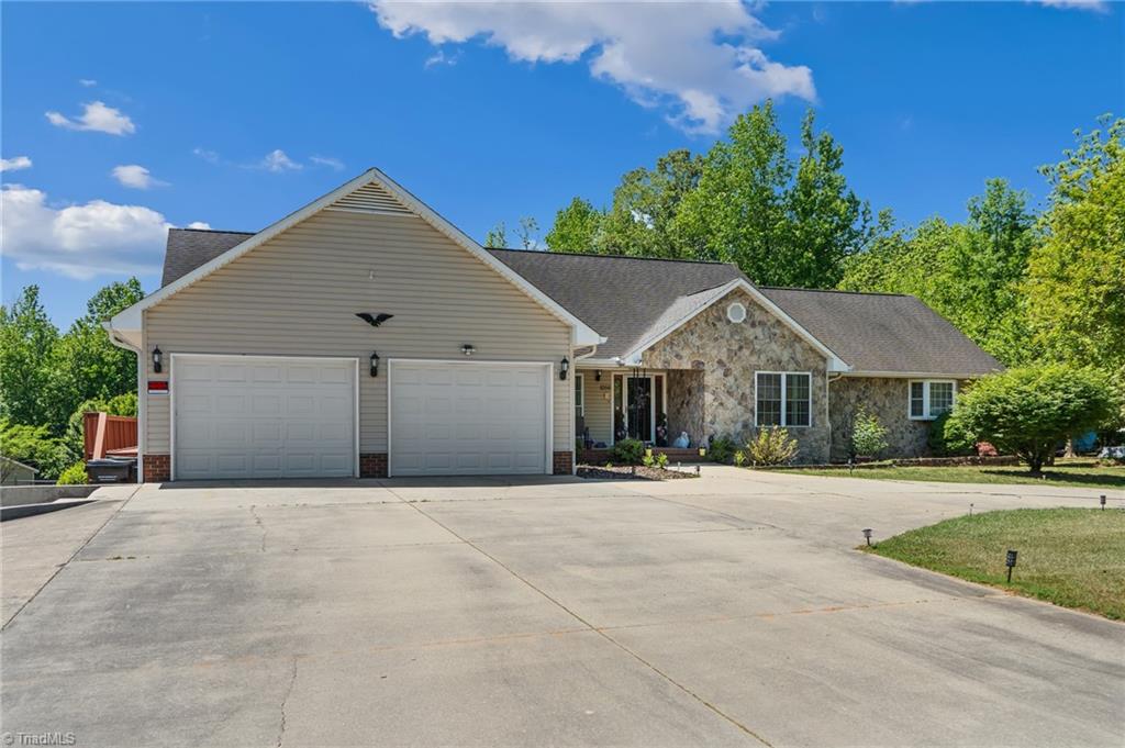 1056 Hasty School Road Thomasville, NC 27360 - Photo 6 of 50