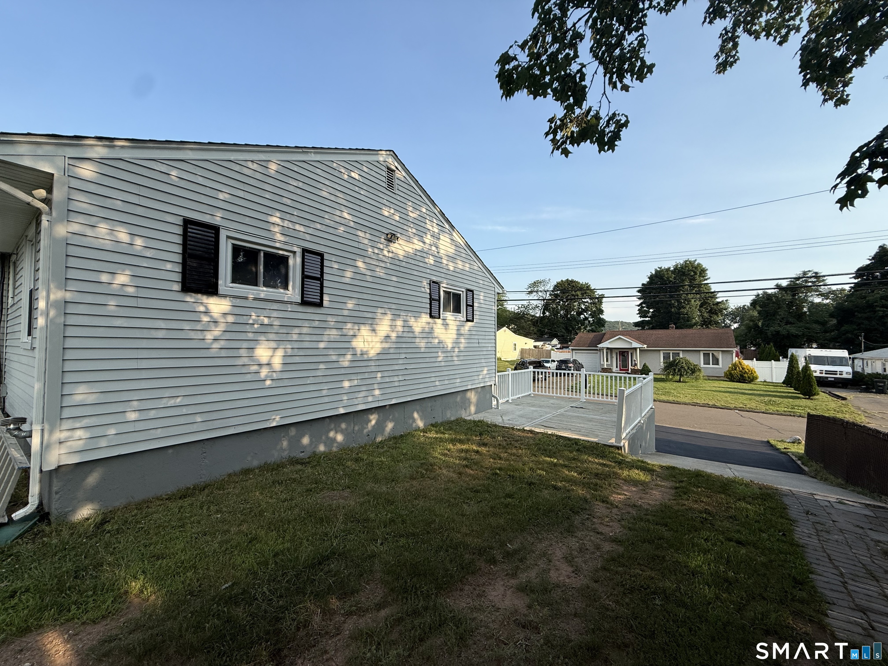 17 Navarro Road East Haven, CT 06512 - Photo 8 of 30 Gallery Image 8