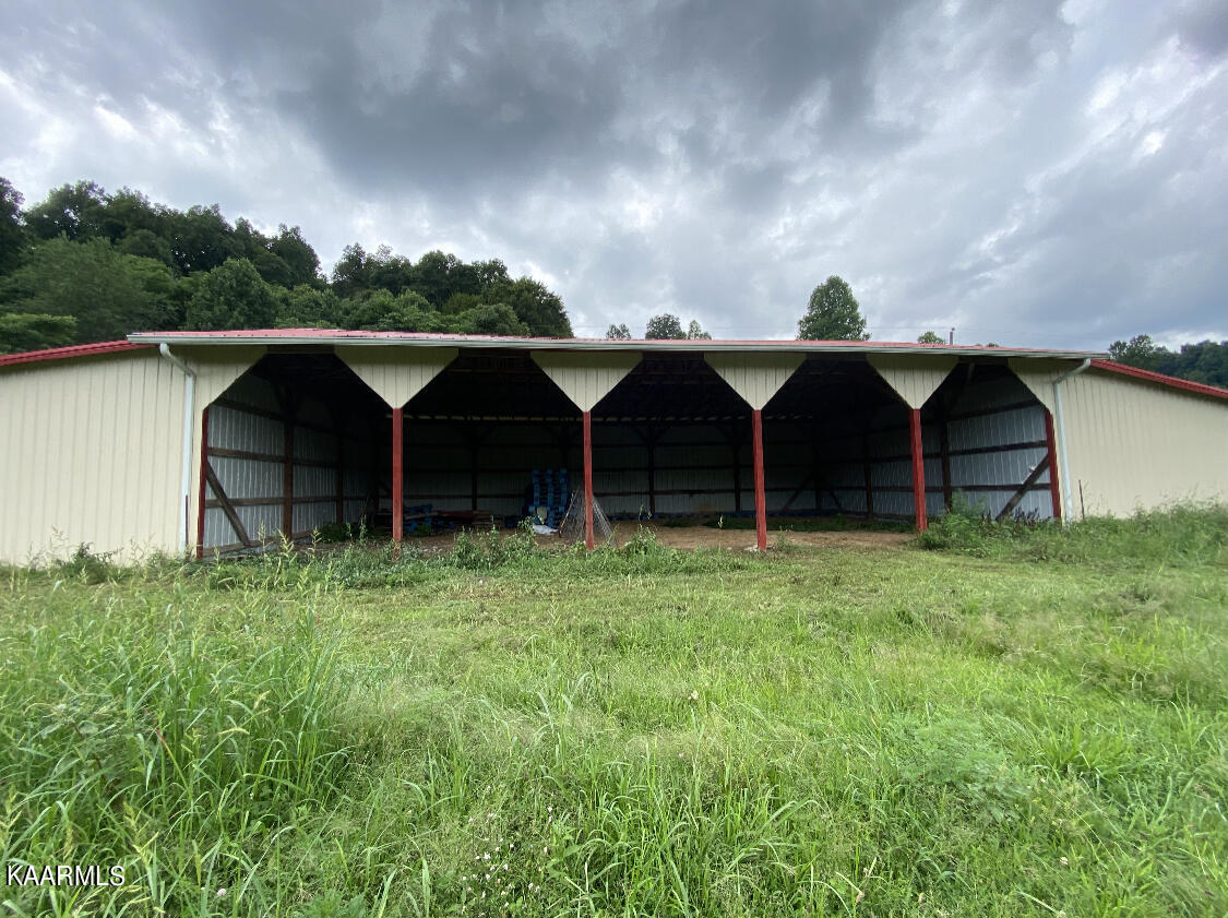 1625 Machine Branch Road Ewing, VA 24248 - Photo 39 of 60 barn