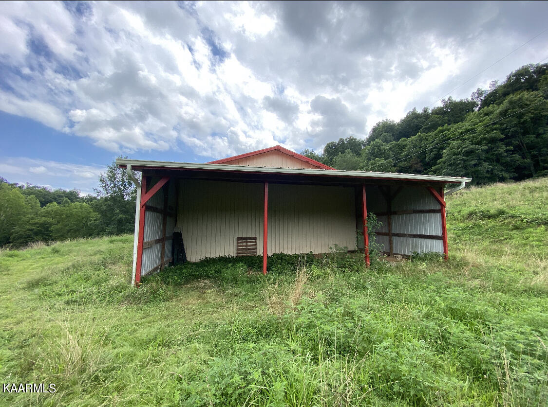 1625 Machine Branch Road Ewing, VA 24248 - Photo 40 of 60 Side of Barn