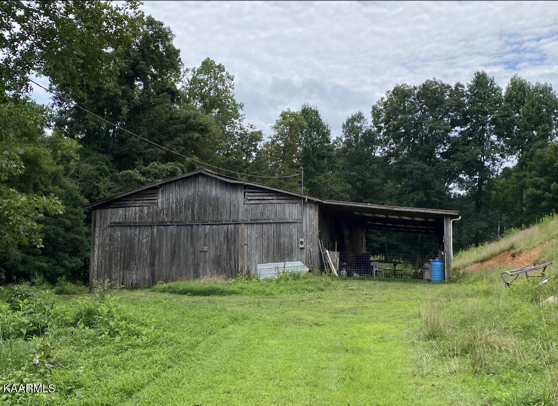 1625 Machine Branch Road Ewing, VA 24248 - Photo 43 of 60 barn