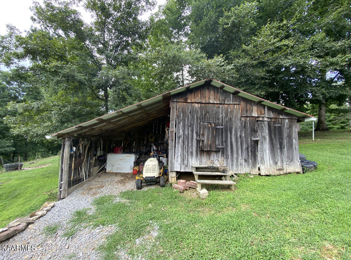 1625 Machine Branch Road Ewing, VA 24248 - Photo 49 of 60 storage shed