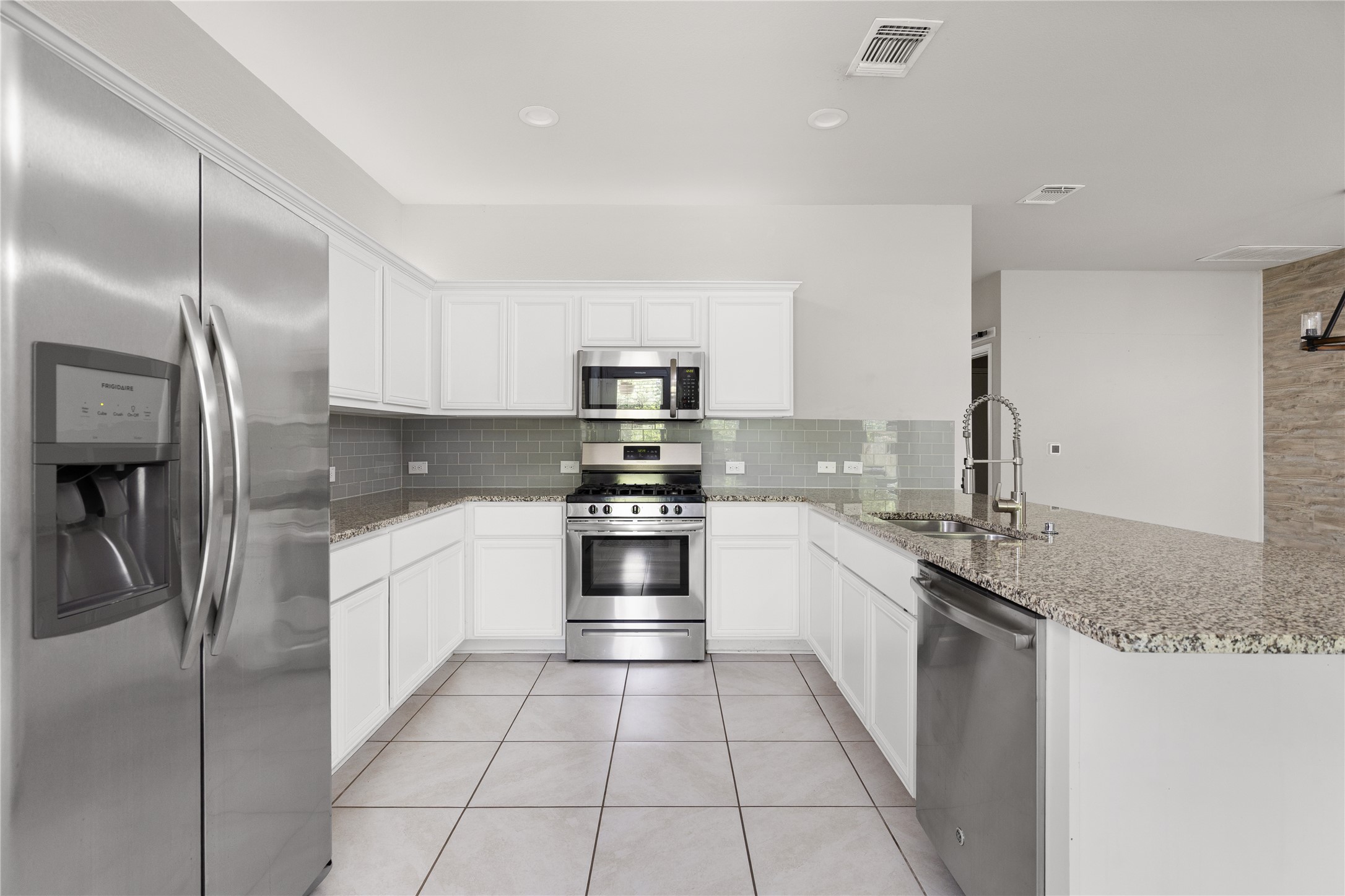 6601 Ranchito Drive Austin, TX 78744 - Photo 10 of 28