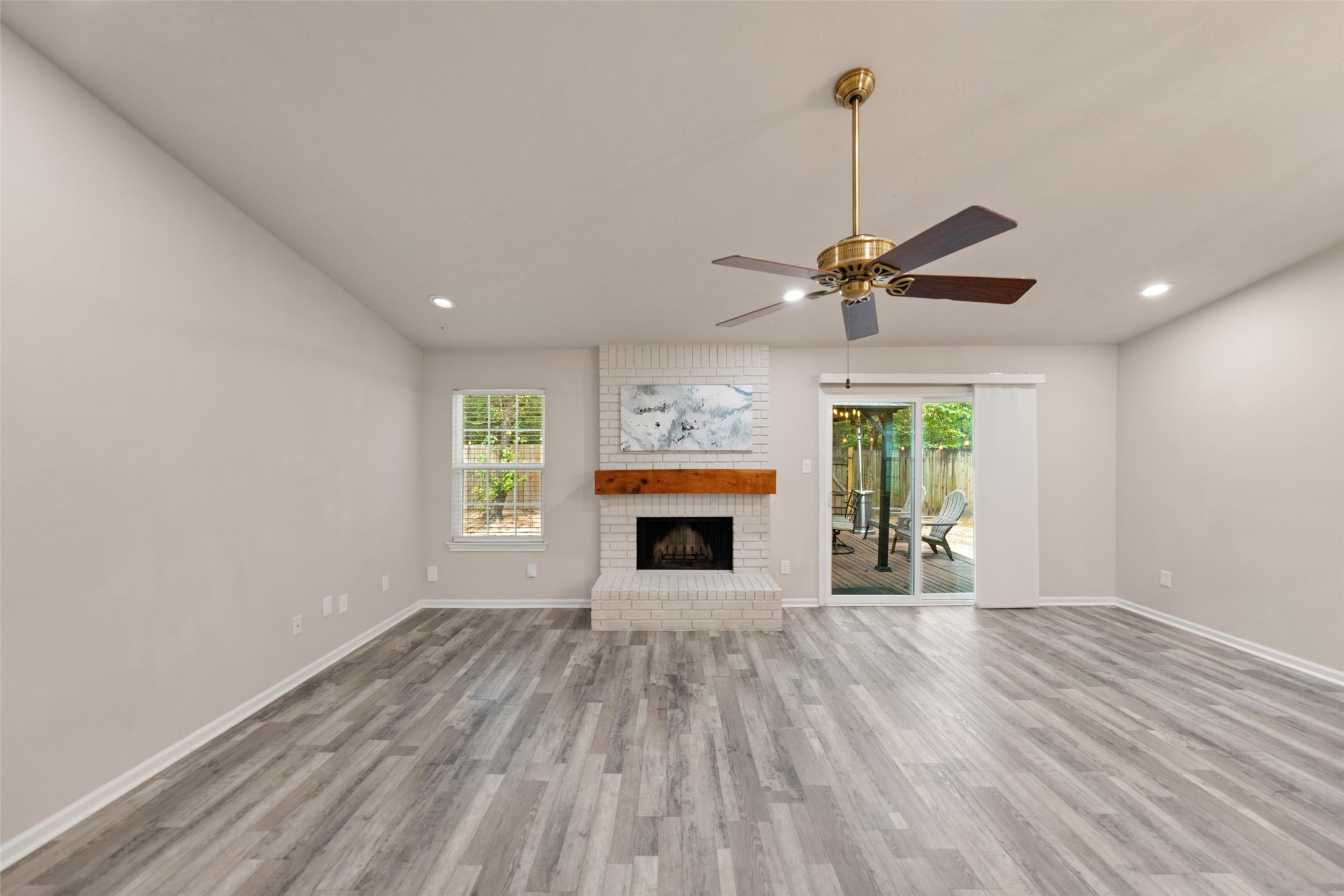 69 South Brookberry Court The Woodlands, TX 77381 - Photo 12 of 27 Gallery Image 12