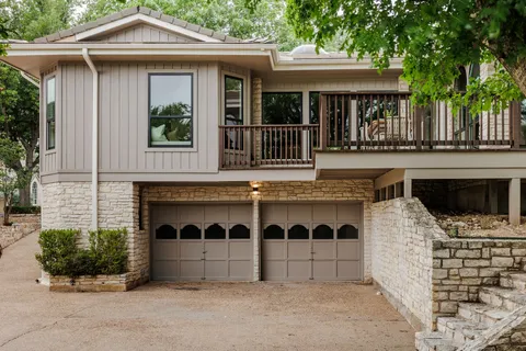 $995,000 | 39 Stillmeadow Drive, The Hills, TX 78738