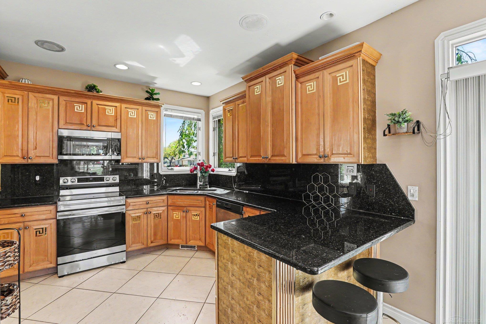 38035 Pointe Rosa Street Harrison Township, MI 48045 - Photo 13 of 45