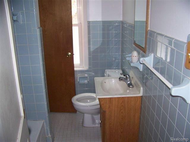 25545 Farmbrook Road Southfield, MI 48034 - Photo 6 of 7 100_0367