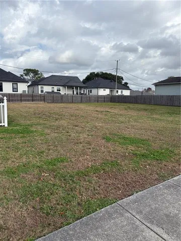 $82,000 | 321 Bear Drive, Arabi, LA 70032