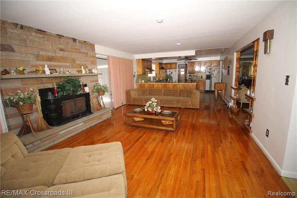28525 Karr Road Belleville, MI 48111 - Photo 4 of 29