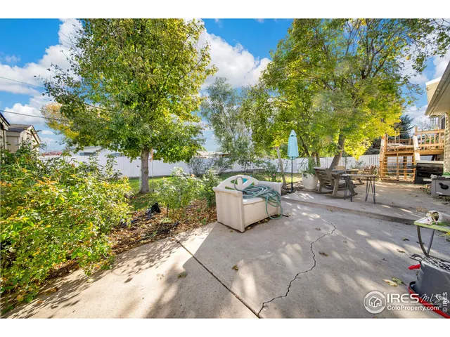 a view of outdoor space with garden view