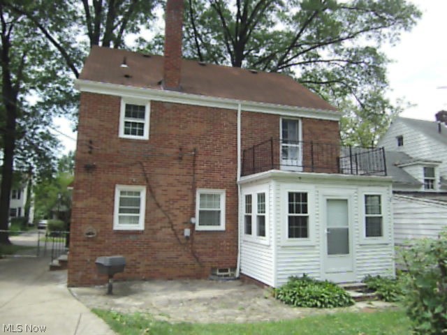 907 Englewood Road Cleveland Heights, OH 44121 - Photo 4 of 12