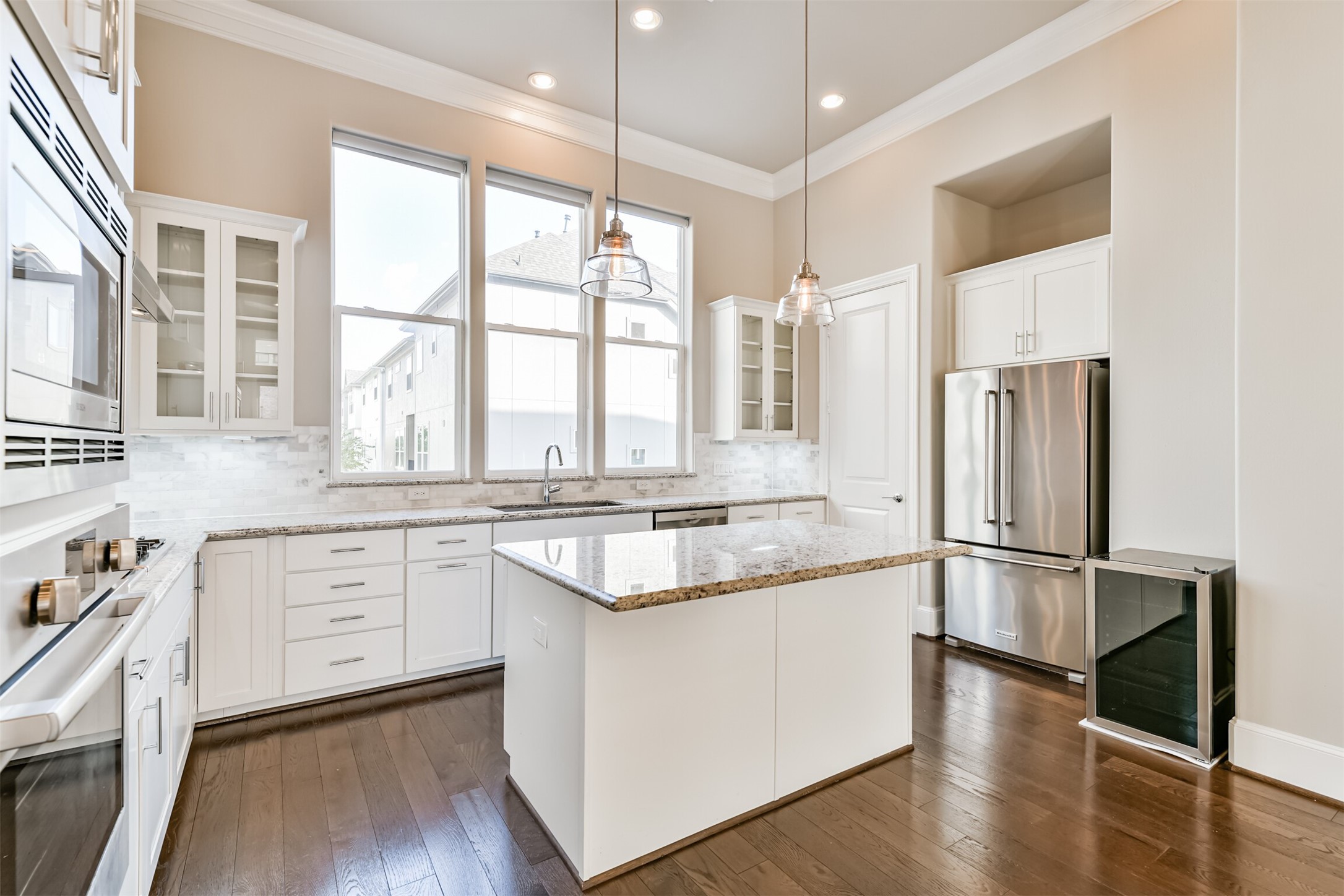 9507 London Bridge Station Houston, TX 77045 - Photo 12 of 32 a kitchen with granite countertop white cabinets and white appliances