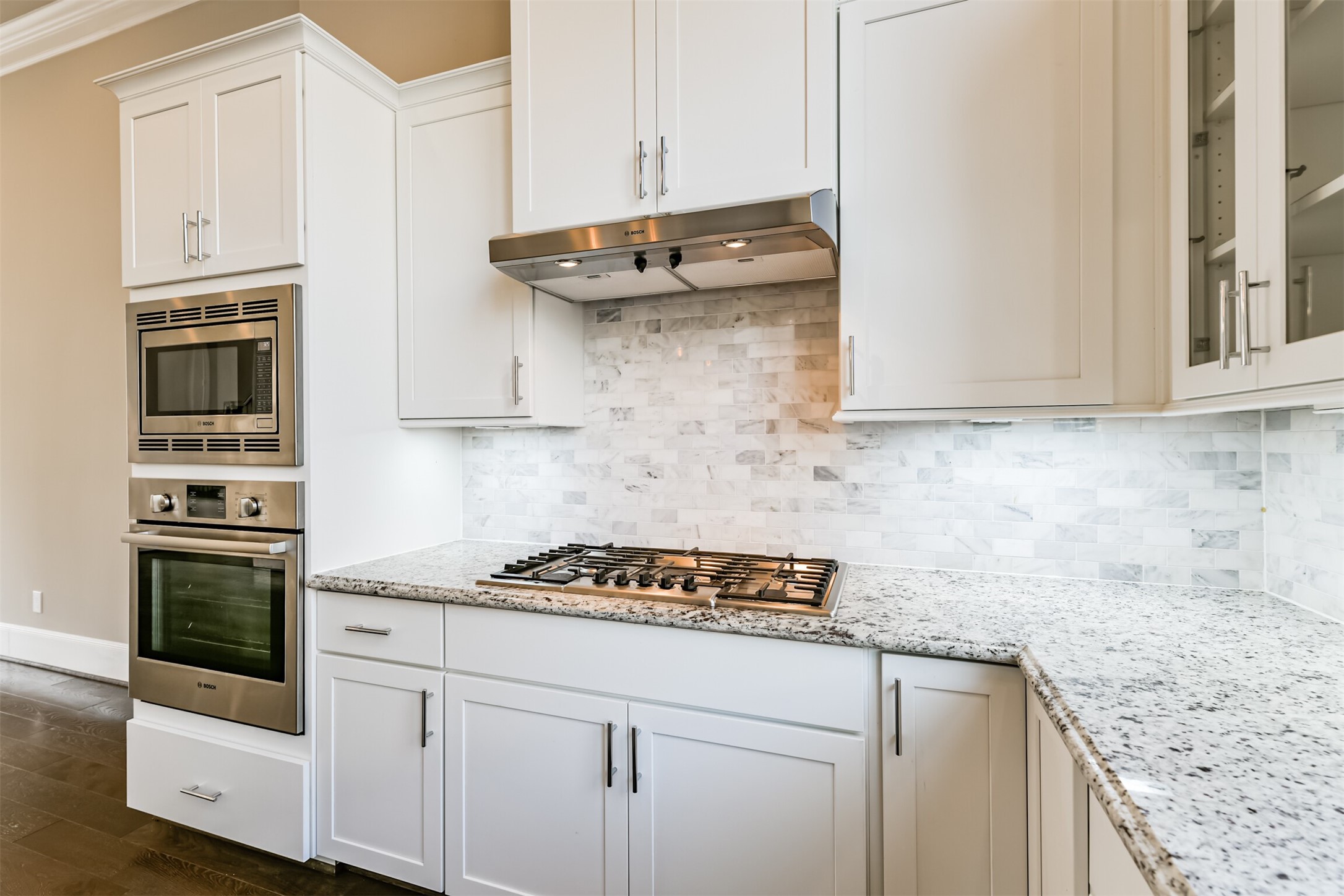 9507 London Bridge Station Houston, TX 77045 - Photo 13 of 32 a kitchen with granite countertop cabinets stainless steel appliances and wooden floor