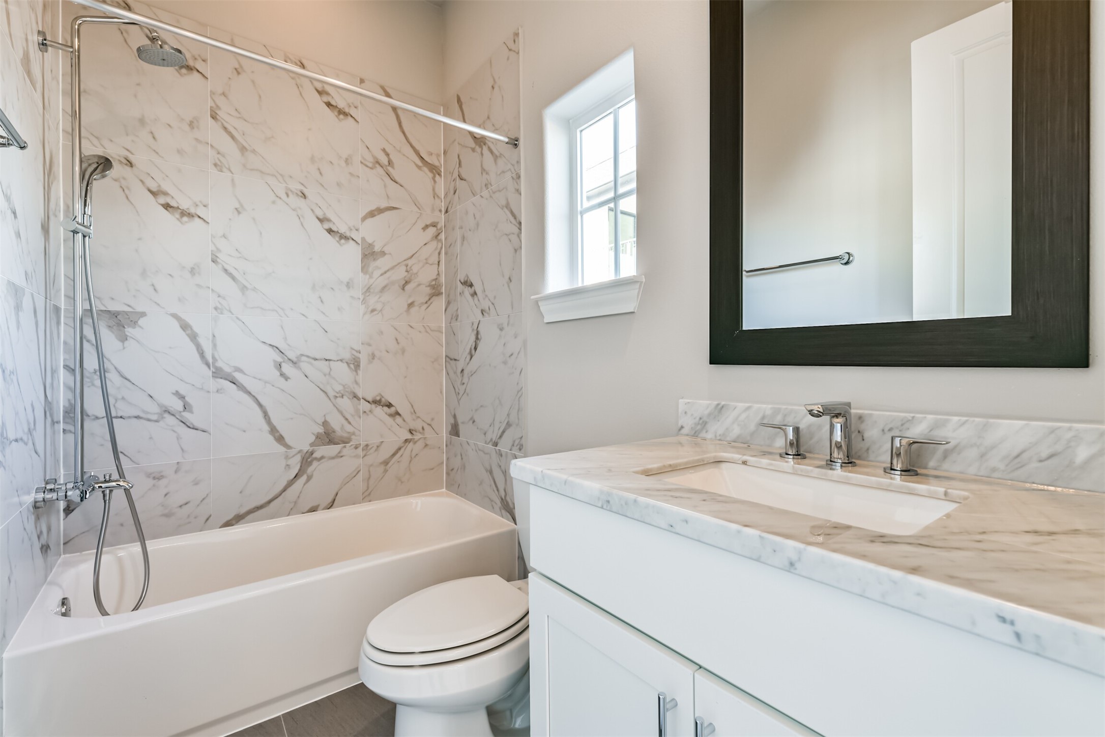 9507 London Bridge Station Houston, TX 77045 - Photo 28 of 32 a bathroom with a granite countertop sink a toilet and a bathtub