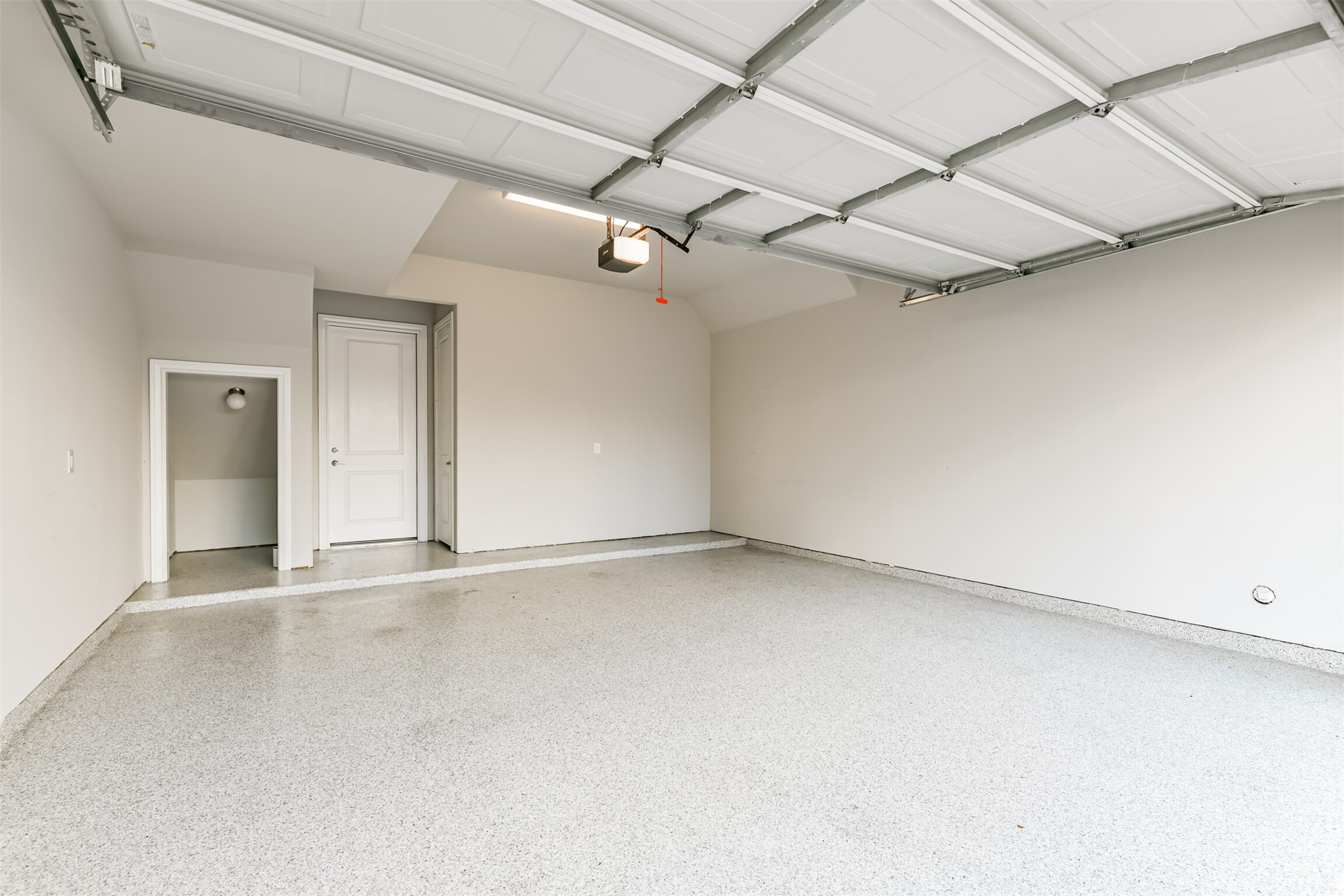 9507 London Bridge Station Houston, TX 77045 - Photo 30 of 32 an empty room with a ceiling fan and window
