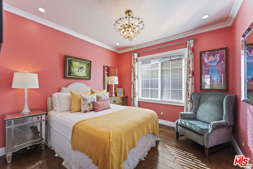 6738 Andover Lane Los Angeles, CA 90045 - Photo 20 of 24 a bedroom with a bed and a couch