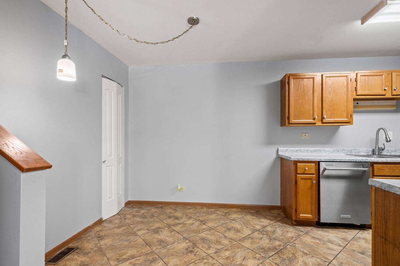 272 Park Ridge Lane, Unit A Aurora, IL 60504 - Photo 11 of 29