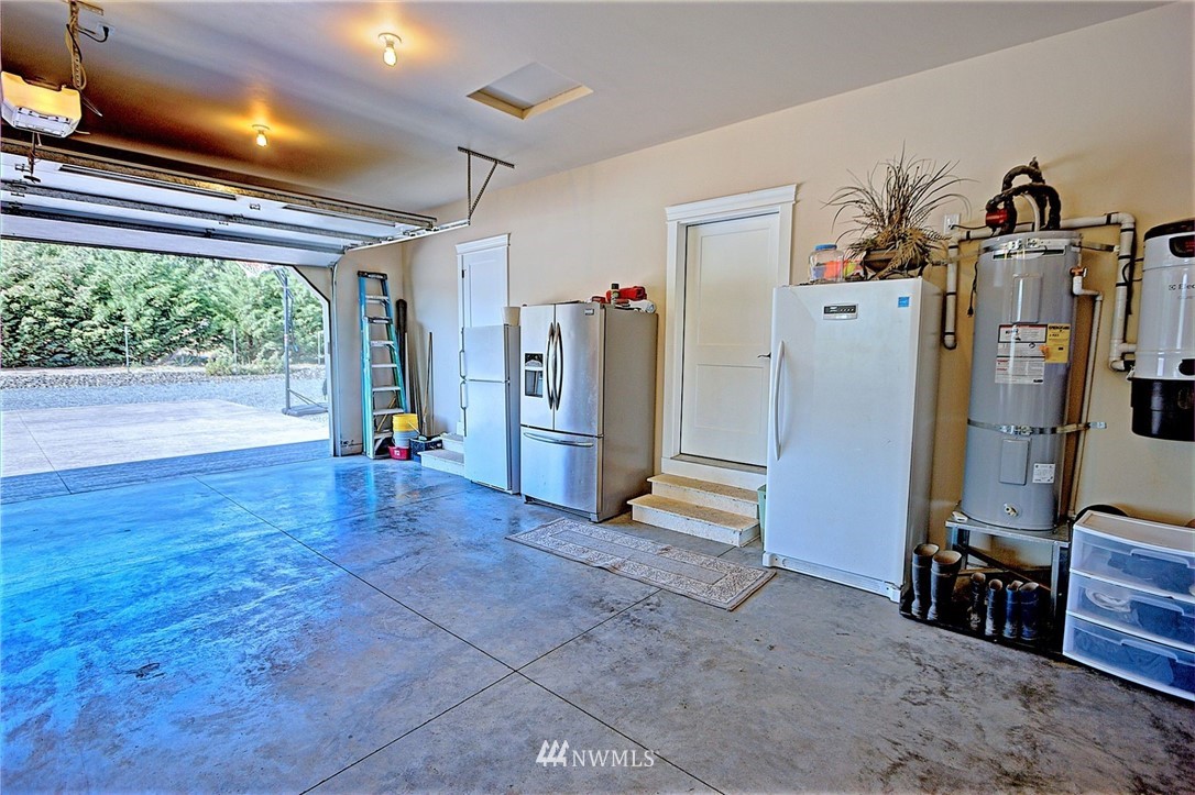 6737 Rd D.8 Northeast Moses Lake, WA 98837 - Photo 23 of 24 a view of a room with gym equipment