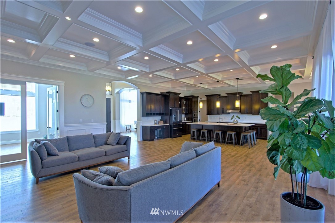 6737 Rd D.8 Northeast Moses Lake, WA 98837 - Photo 6 of 24 a living room with furniture potted plant and a potted plant