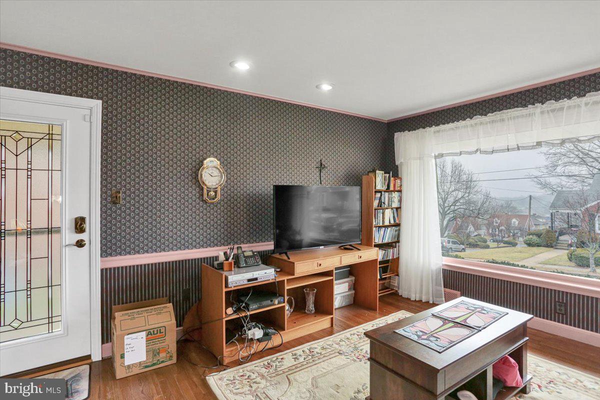 126 4th Street Shillington, PA 19607 - Photo 5 of 35 Living room