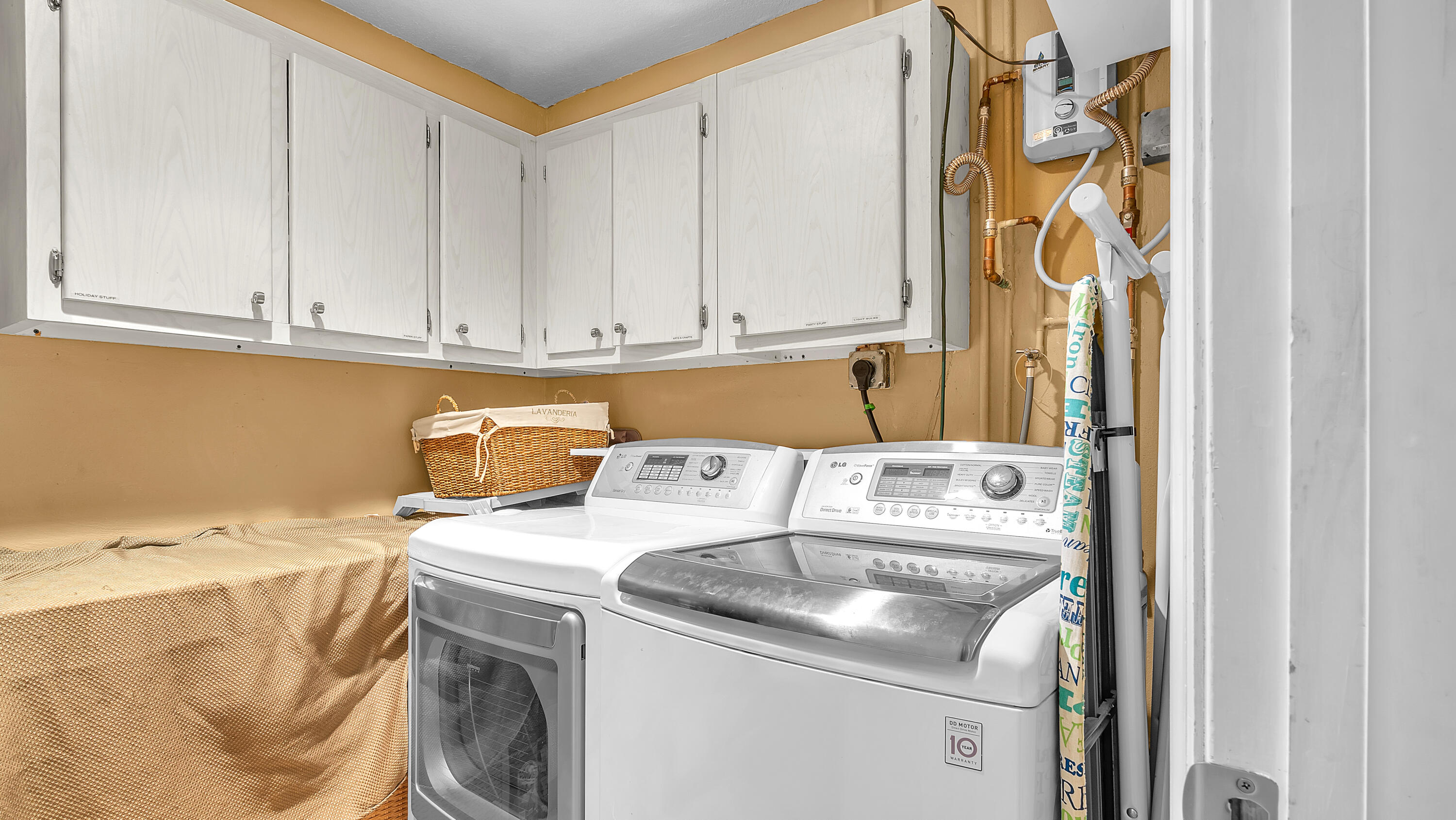 19379 Delaware Circle Boca Raton, FL 33434 - Photo 26 of 45 a utility room with dryer and washer