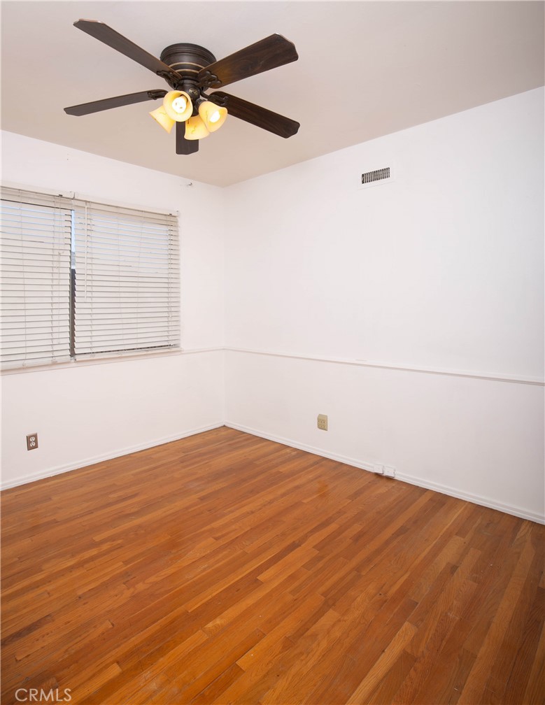 20748 Vose Street Winnetka, CA 91306 - Photo 15 of 26