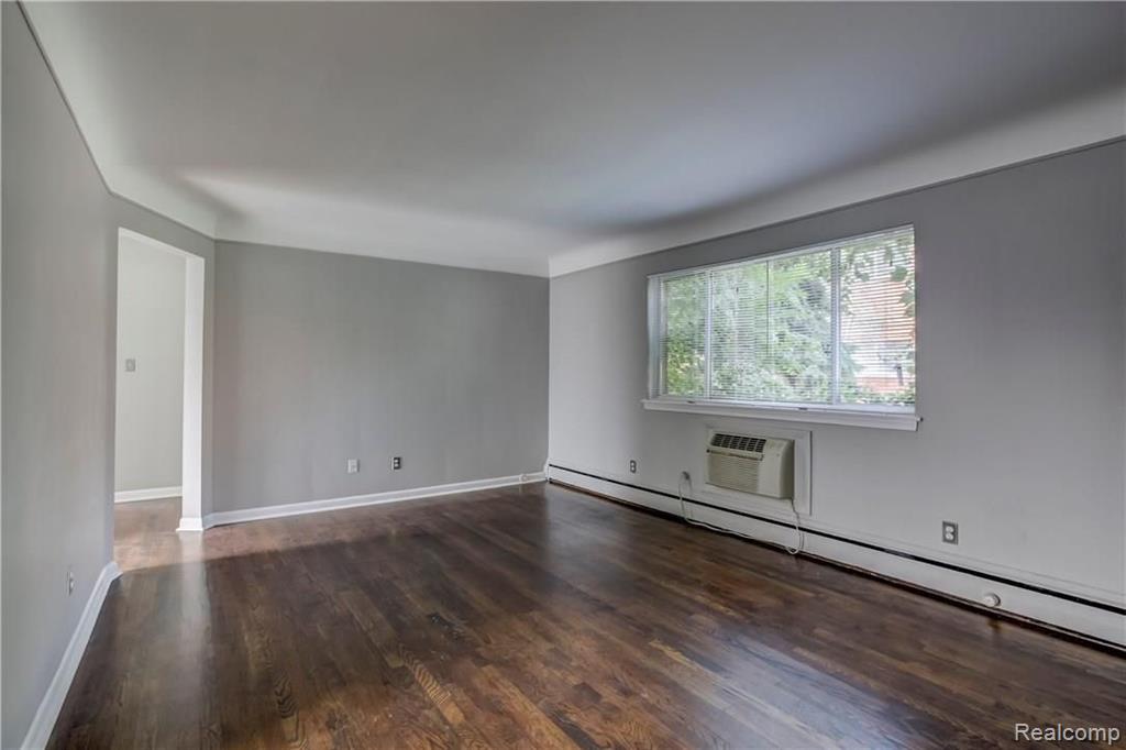 629 West Maple Road, Unit 62911 Clawson, MI 48017 - Photo 2 of 12