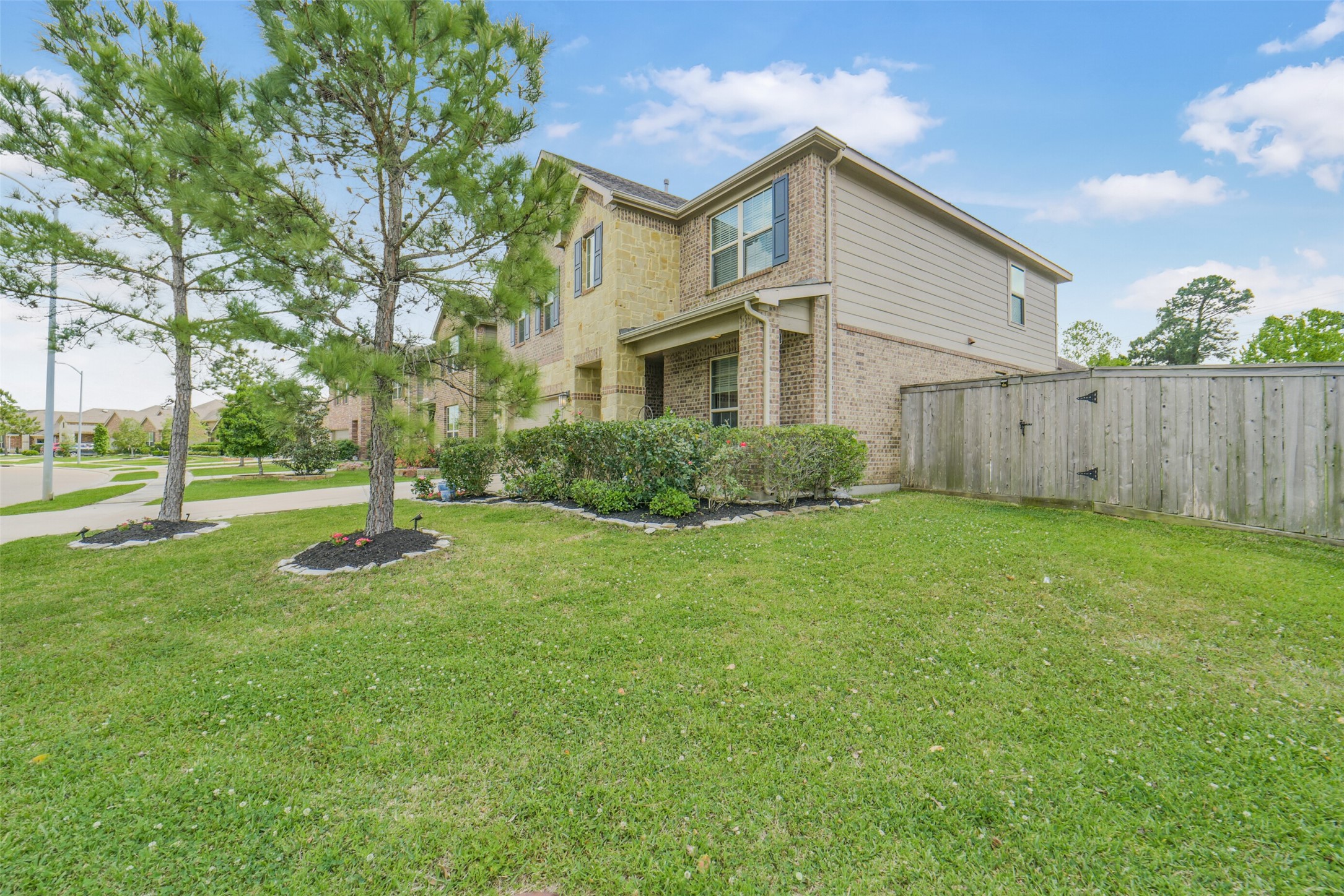 9651 Thimbleweed Drive Spring, TX 77379 - Photo 5 of 43