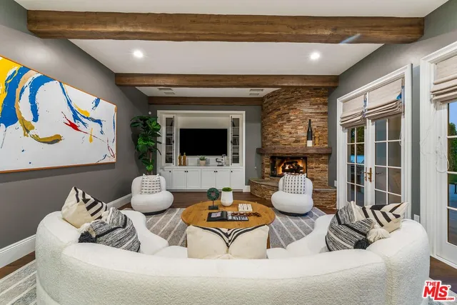 a view of a livingroom with furniture and window