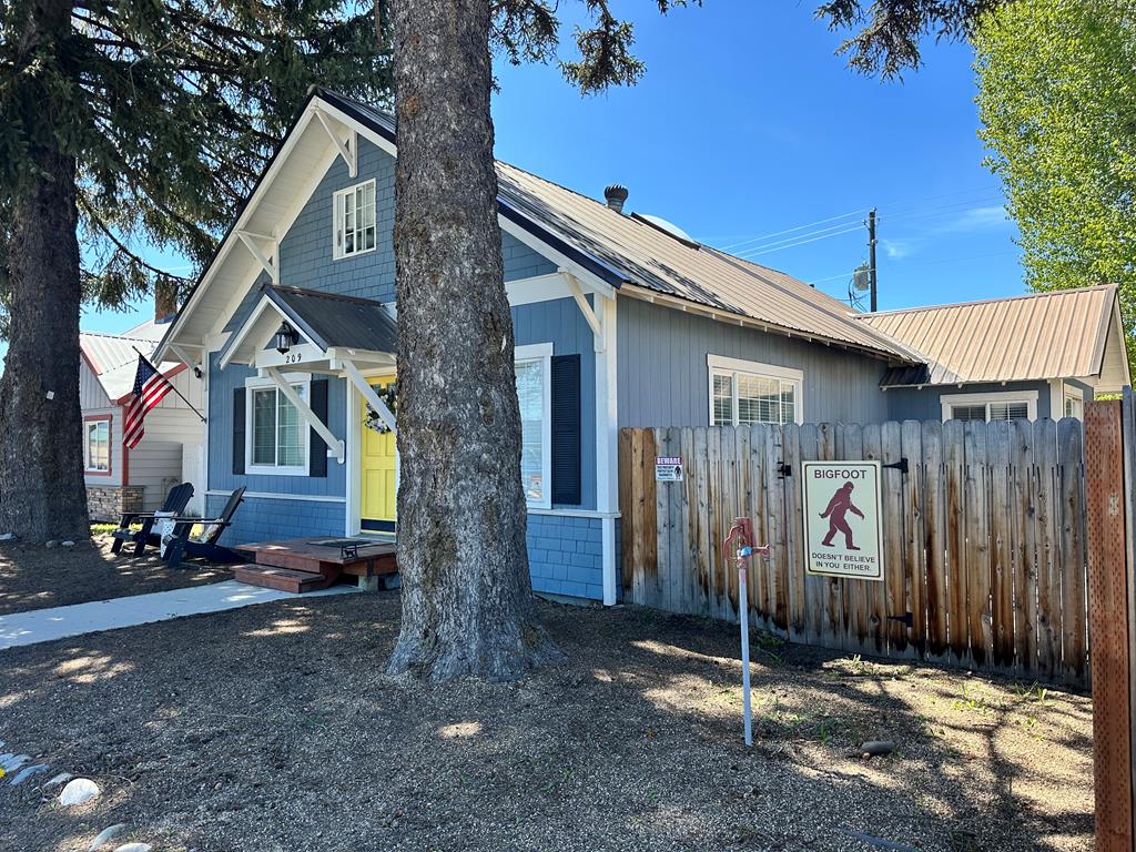 209 South Front Street Cascade, ID 83611 - Photo 2 of 37
