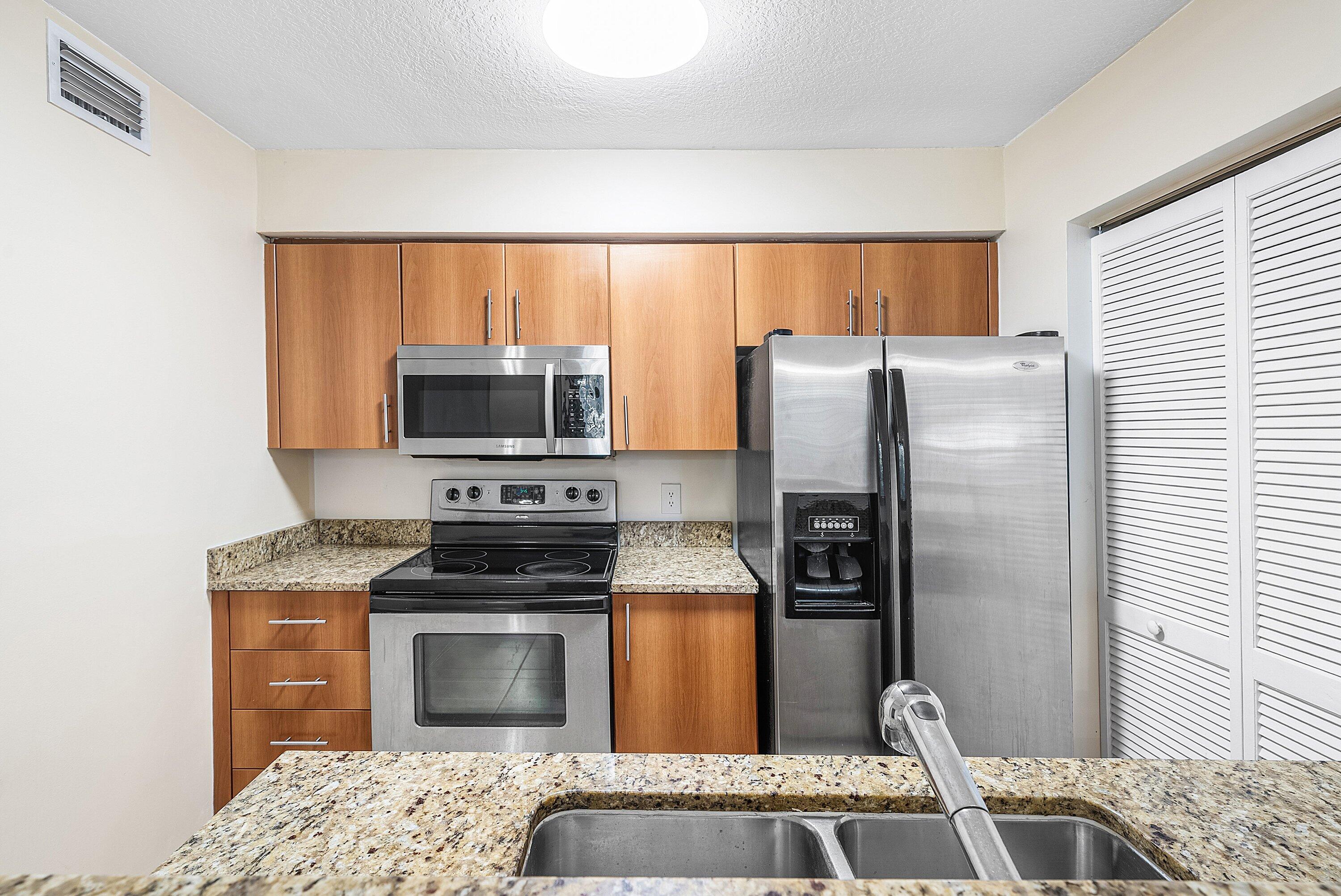 1001 Crystal Way, Unit M Delray Beach, FL 33444 - Photo 11 of 41 014-1001CrystalWay-M-DelrayBeach-FL-3344