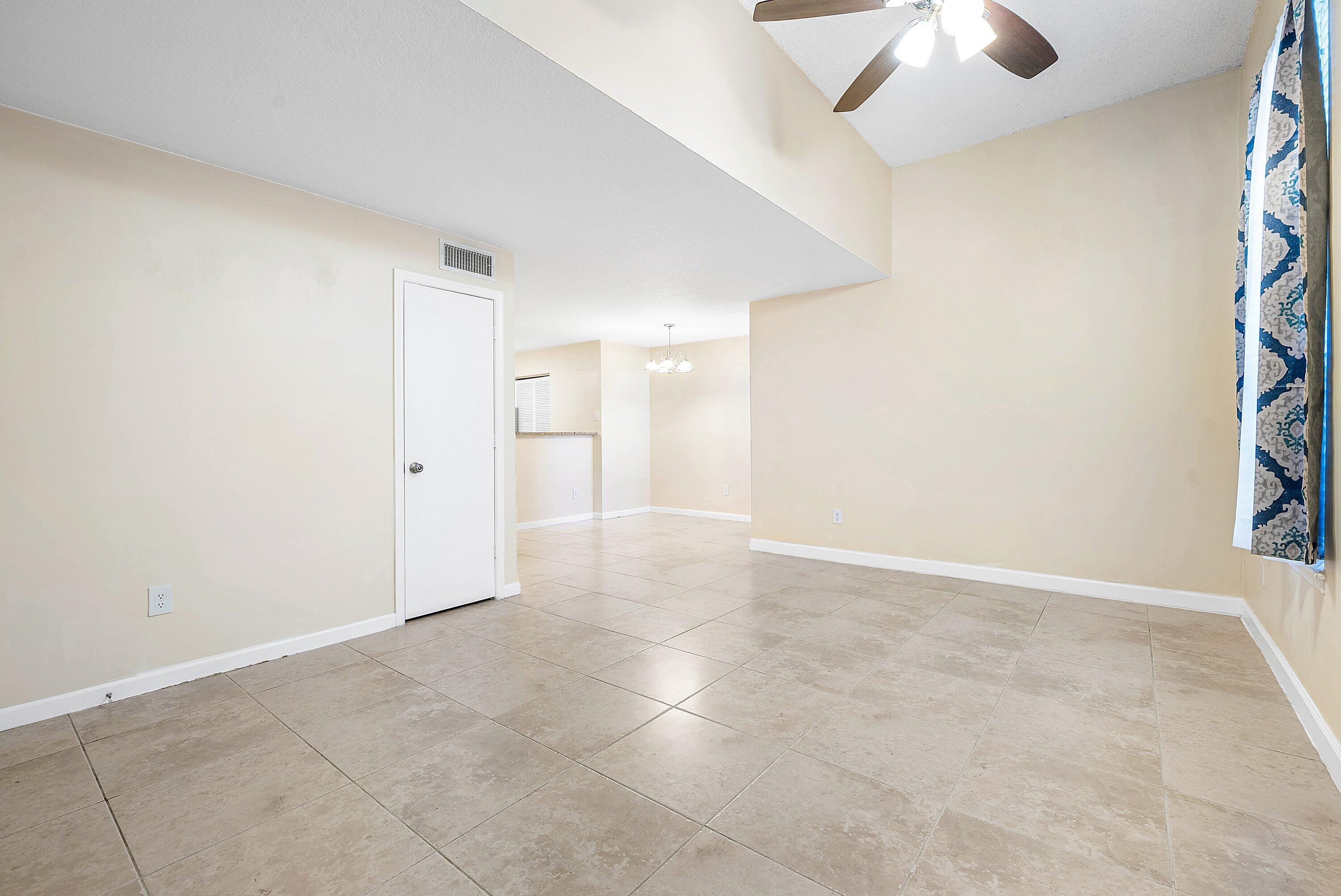 1001 Crystal Way, Unit M Delray Beach, FL 33444 - Photo 5 of 41 005-1001CrystalWay-M-DelrayBeach-FL-3344