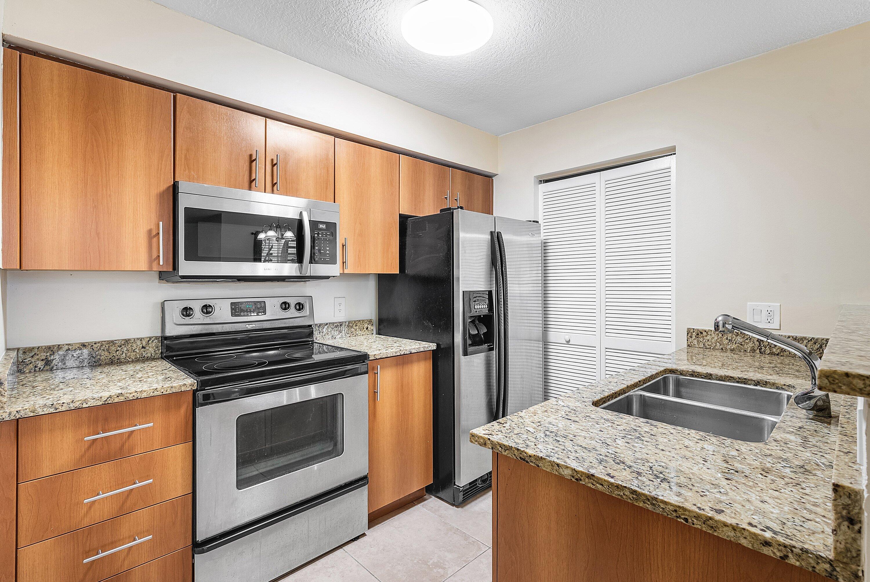 1001 Crystal Way, Unit M Delray Beach, FL 33444 - Photo 10 of 41 009-1001CrystalWay-M-DelrayBeach-FL-3344