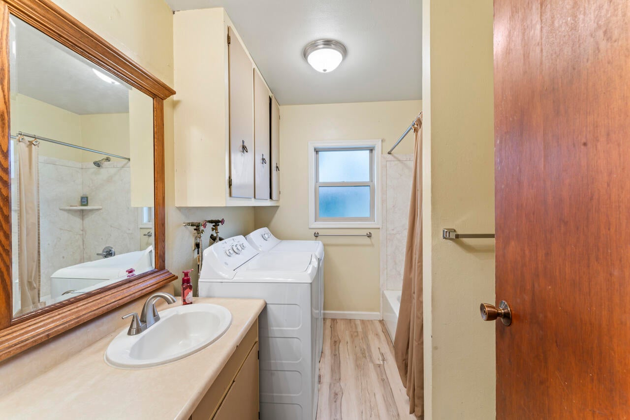 10085 Blackwell Road Central Point, OR 97502 - Photo 17 of 28 DSC09231