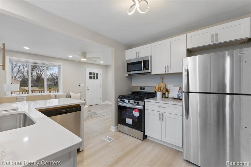 1320 East Long Lake Road Troy, MI 48085 - Photo 9 of 27
