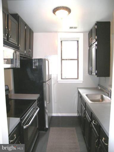 2001 16th Street Northwest, Unit 101 Washington, DC 20009 - Photo 2 of 10 Kitchen