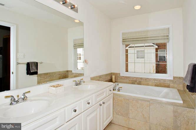 10207 Brighton Ridge Way, Unit 90 Columbia, MD 21044 - Photo 26 of 30 MASTER BATHROOM