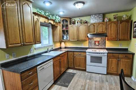 7437 East Bristol Road Davison, MI 48423 - Photo 6 of 29 20412721-5.JPG