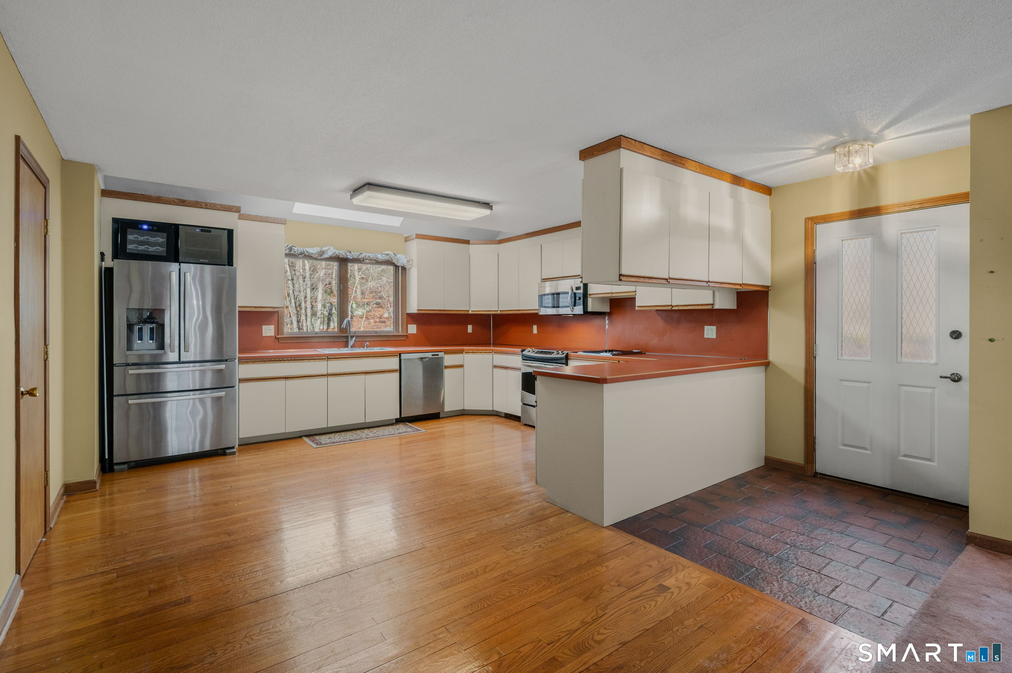 97 West Main Street, Unit 24 East Lyme, CT 06357 - Photo 8 of 39 a kitchen with stainless steel appliances a refrigerator and a stove