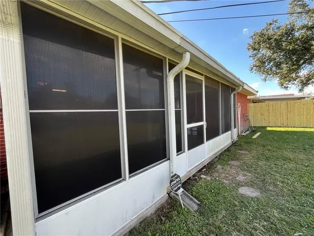 $1,950 | 1945 Green Oaks Drive, Gretna, LA 70056