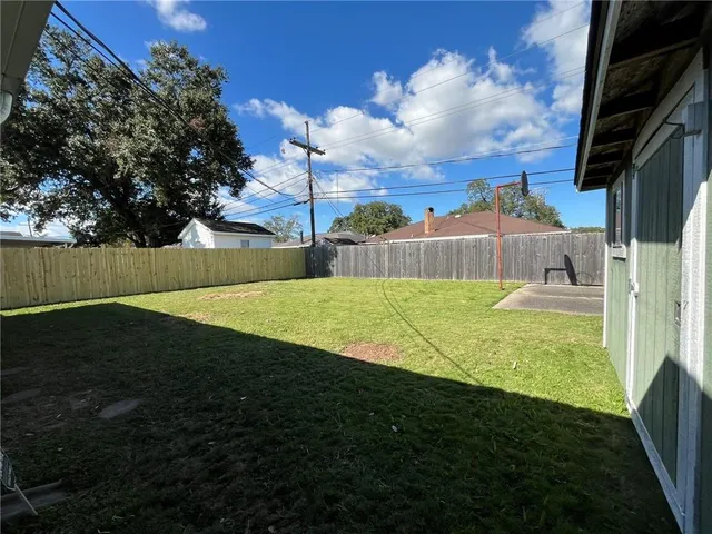 $1,950 | 1945 Green Oaks Drive, Gretna, LA 70056