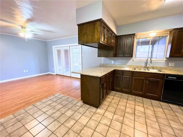 $1,950 | 1945 Green Oaks Drive, Gretna, LA 70056