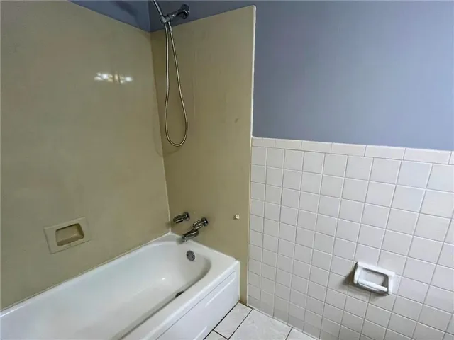 $1,950 | 1945 Green Oaks Drive, Gretna, LA 70056