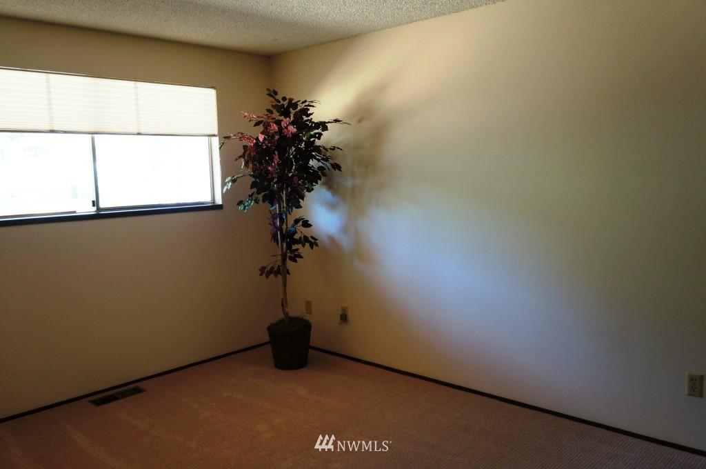 17237 194th Avenue Southeast Renton, WA 98058 - Photo 15 of 19 Gallery Image 15