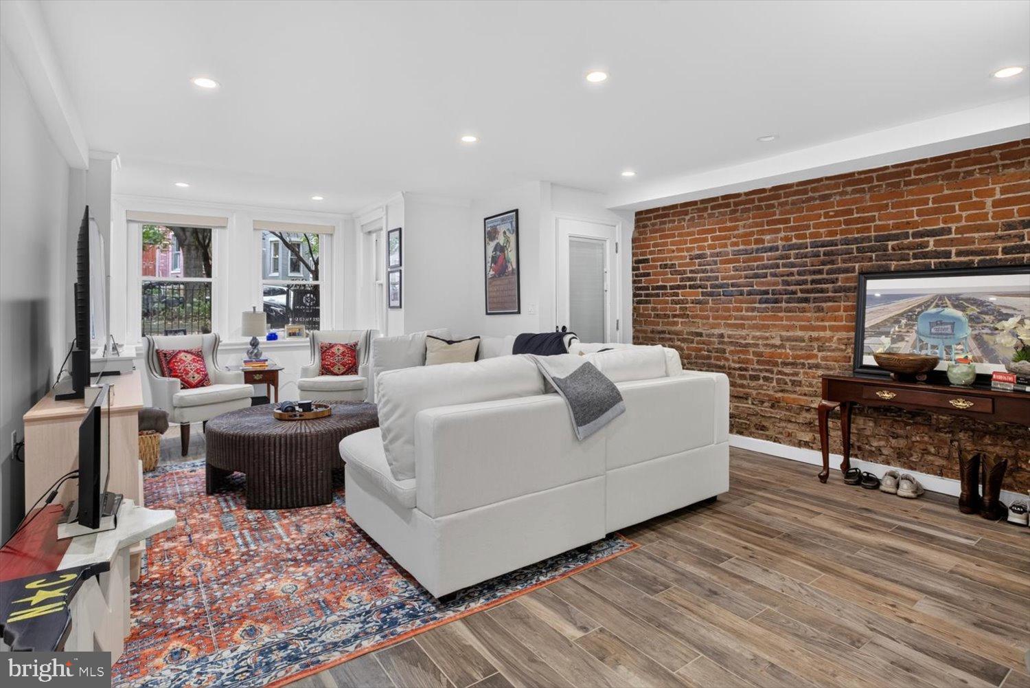 215 5th Street Southeast Washington, DC 20003 - Photo 4 of 38 Gallery Image 4