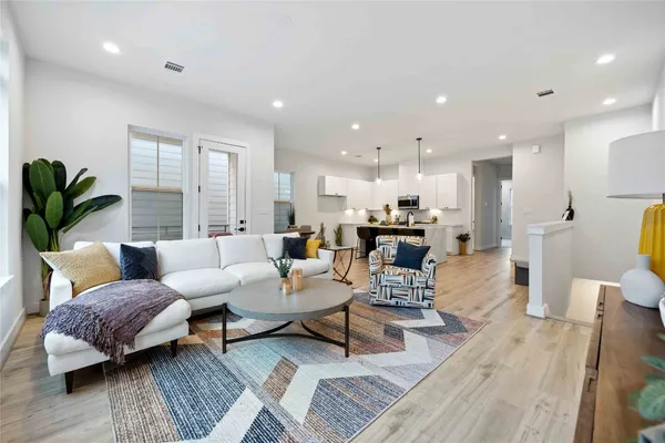 $2,400 | 6110 De Campo Street, Houston, TX 77091